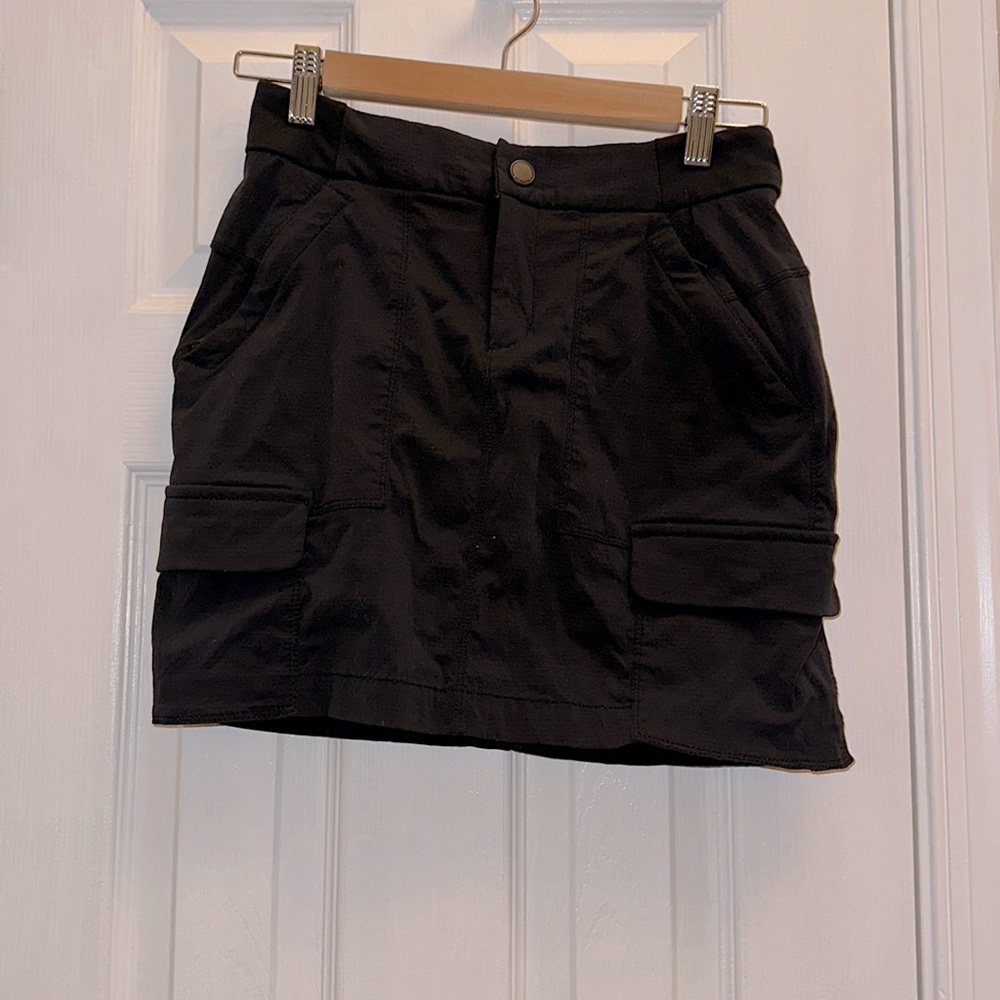 Athleta Trekkie Skort. Black. Size 2.